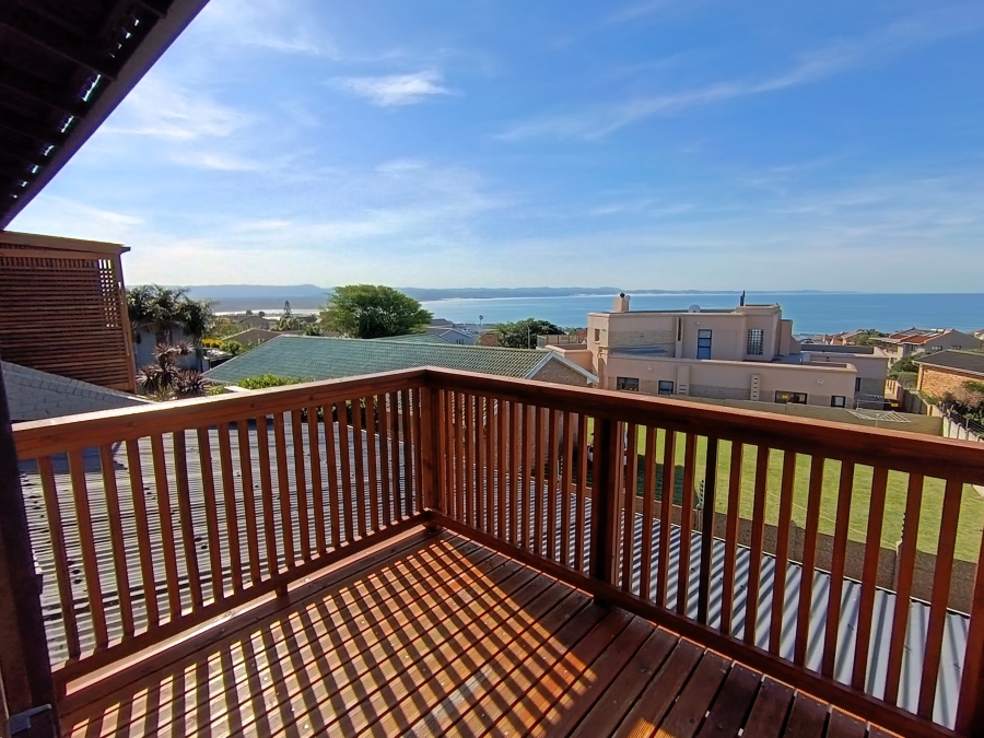 4 Bedroom Property for Sale in Wavecrest Eastern Cape